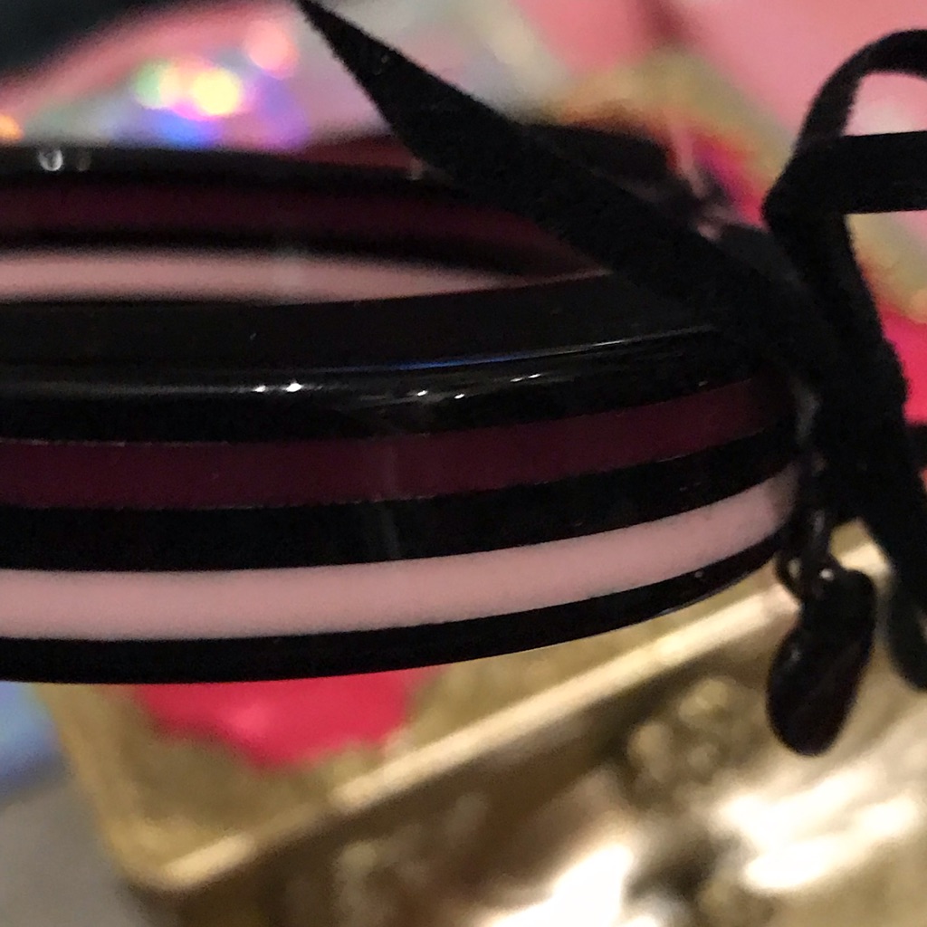 Pink Black Lucite Bangle Bracelet Betsey Johnson Vintage Bow Heart Charm Retro
